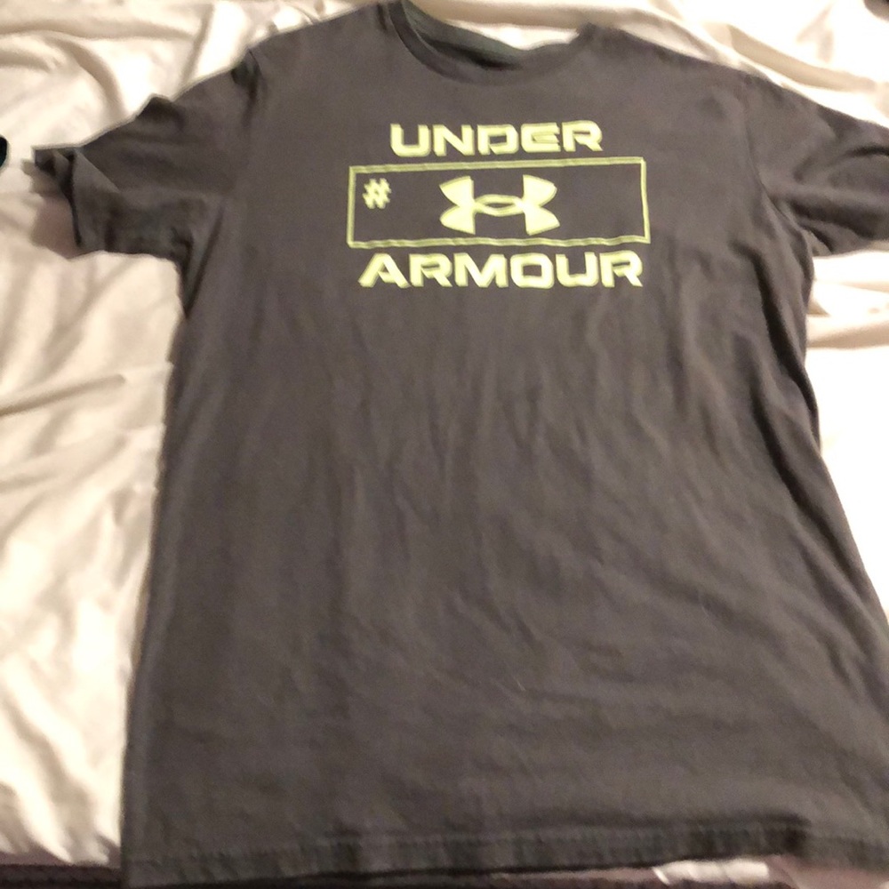 Under armour t shirt men’s medium